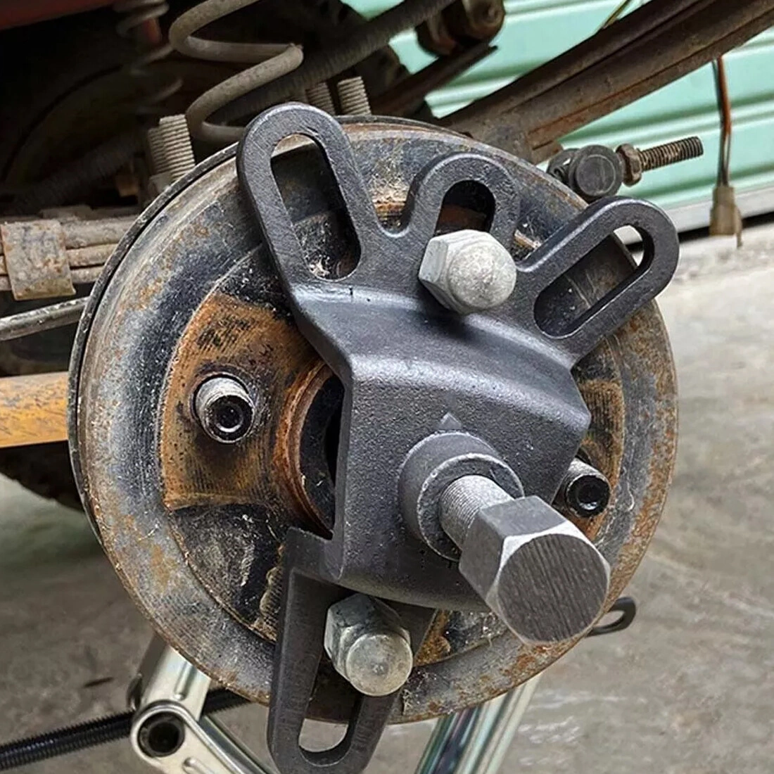 Wheel Hub Puller Vehicle Brake Drum Bearing Extractor Tool - 3 Jaw Gear Type Hub Remover view 3