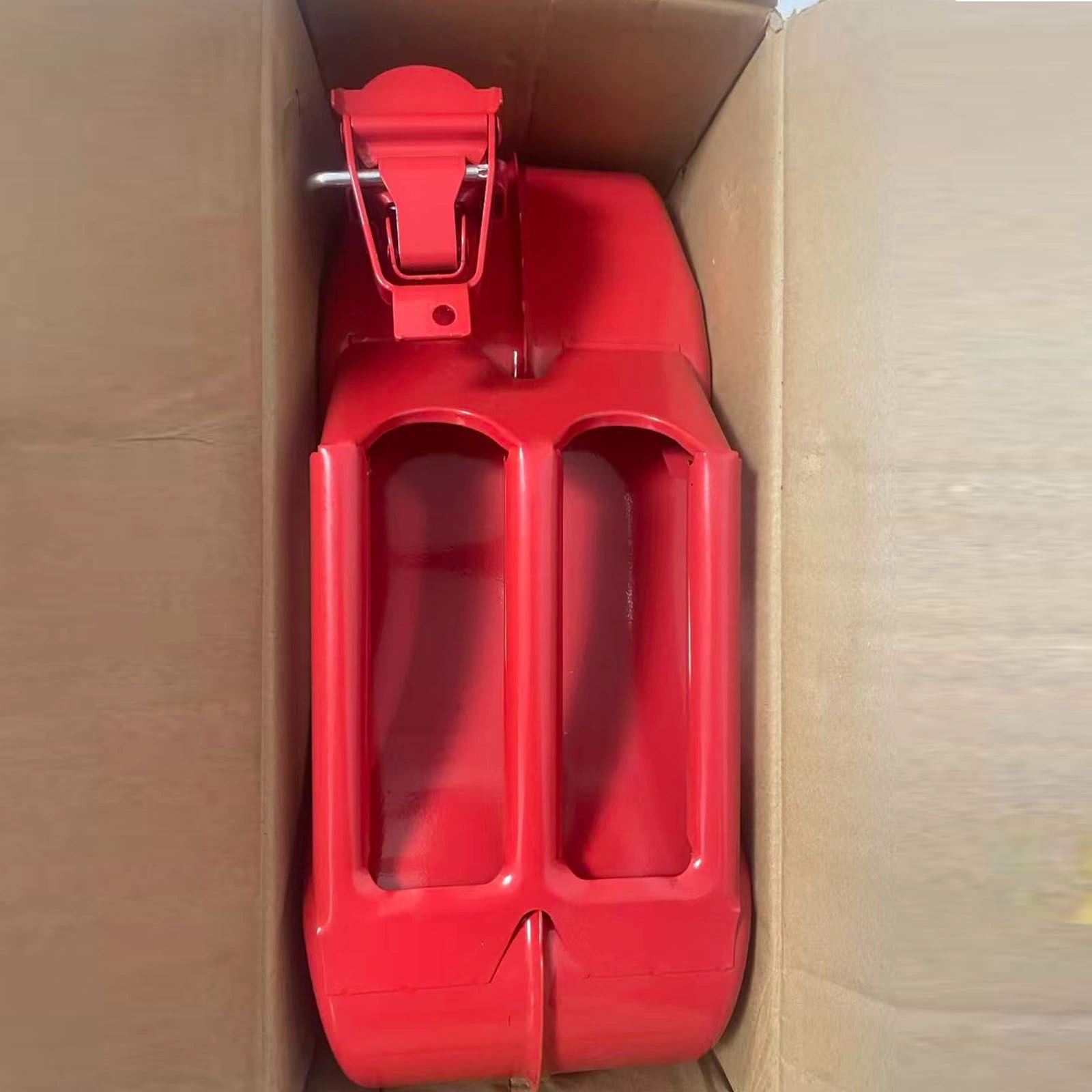 20L US Standard Cold-rolled Plate Petrol Diesel Can Gasoline Bucket with Oil Pipe Red 2 Pairs of Gloves view 20
