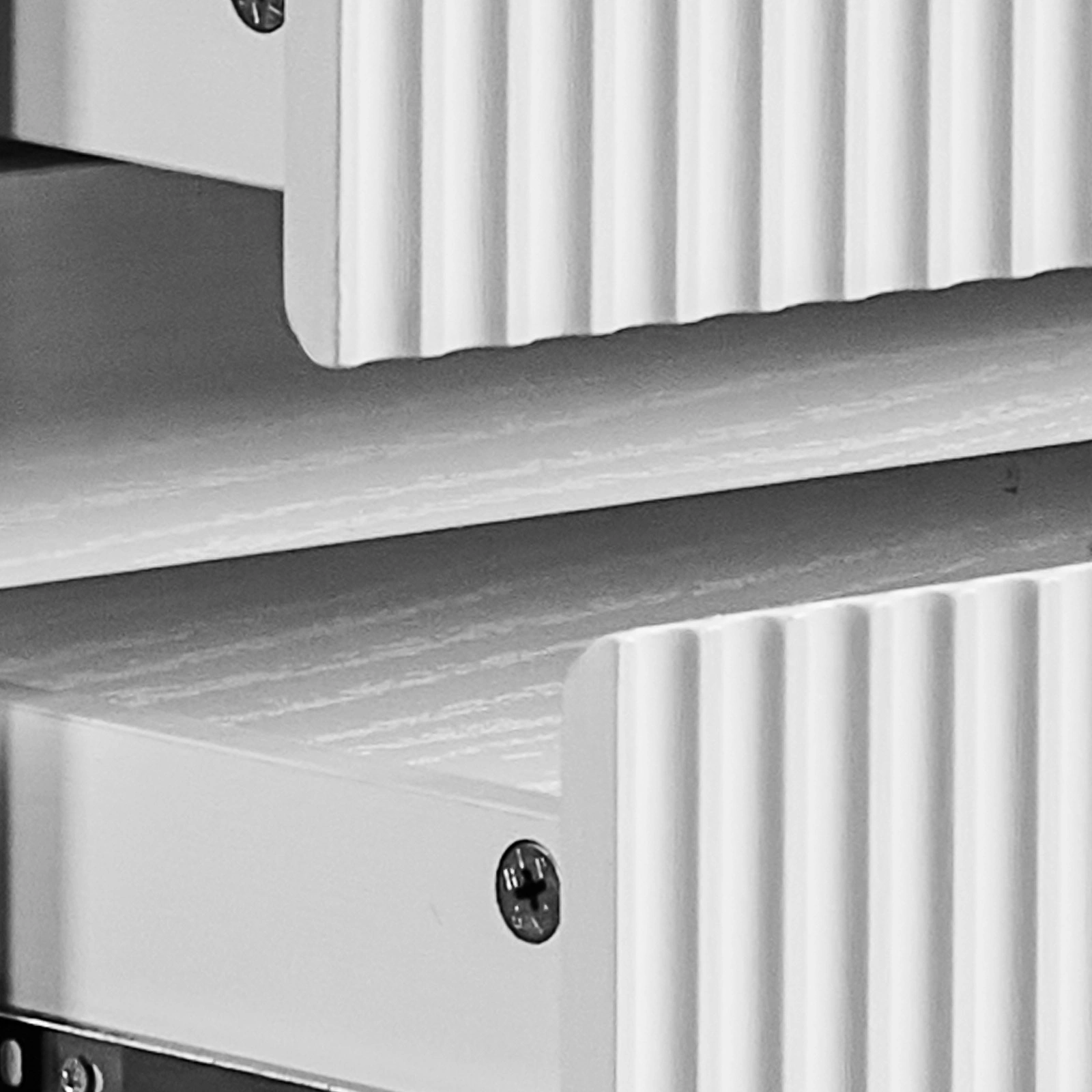Handleless Grille-Finished 4-Drawer Bedside Table P2 Particleboard + MDF & Melamine Veneer + Thermoformed Drawer Dresser 23.62*14.96*30.71in White view 9