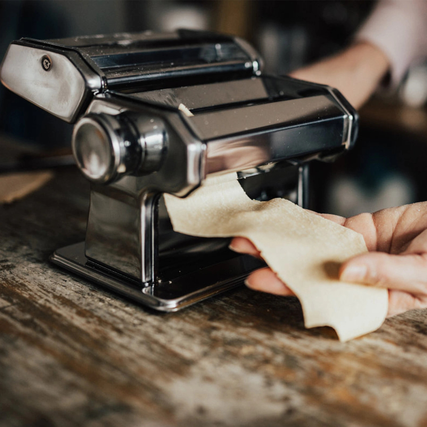 Pasta Maker Machine, 180 Roller Pasta Maker, 9 Adjustable Thickness Settings 2-in-1 Noodles Maker with Rollers and Cutter, Perfect for Spaghetti, Fettuccini, Lasagna or Dumpling Skin Silver view 3