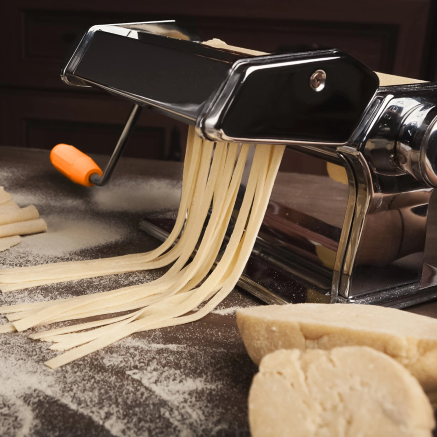 Pasta Maker Machine, 180 Roller Pasta Maker, 9 Adjustable Thickness Settings 2-in-1 Noodles Maker with Rollers and Cutter, Perfect for Spaghetti, Fettuccini, Lasagna or Dumpling Skin Silver view 4