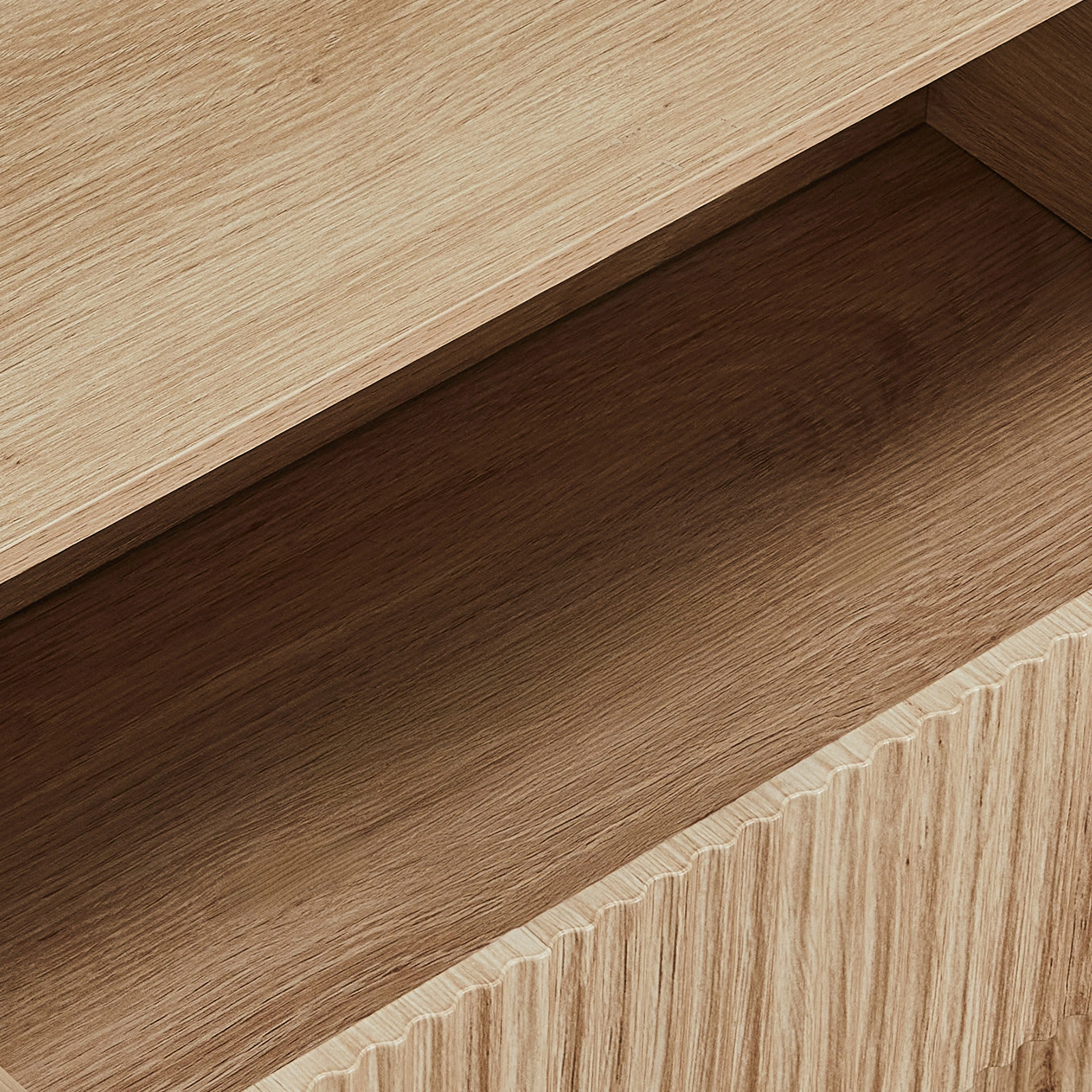 Handleless Grille-Finished 4-Drawer Bedside Table P2 Particleboard + MDF & Melamine Veneer + Thermoformed Drawer Dresser 23.62*14.96*30.71in Oak view 7