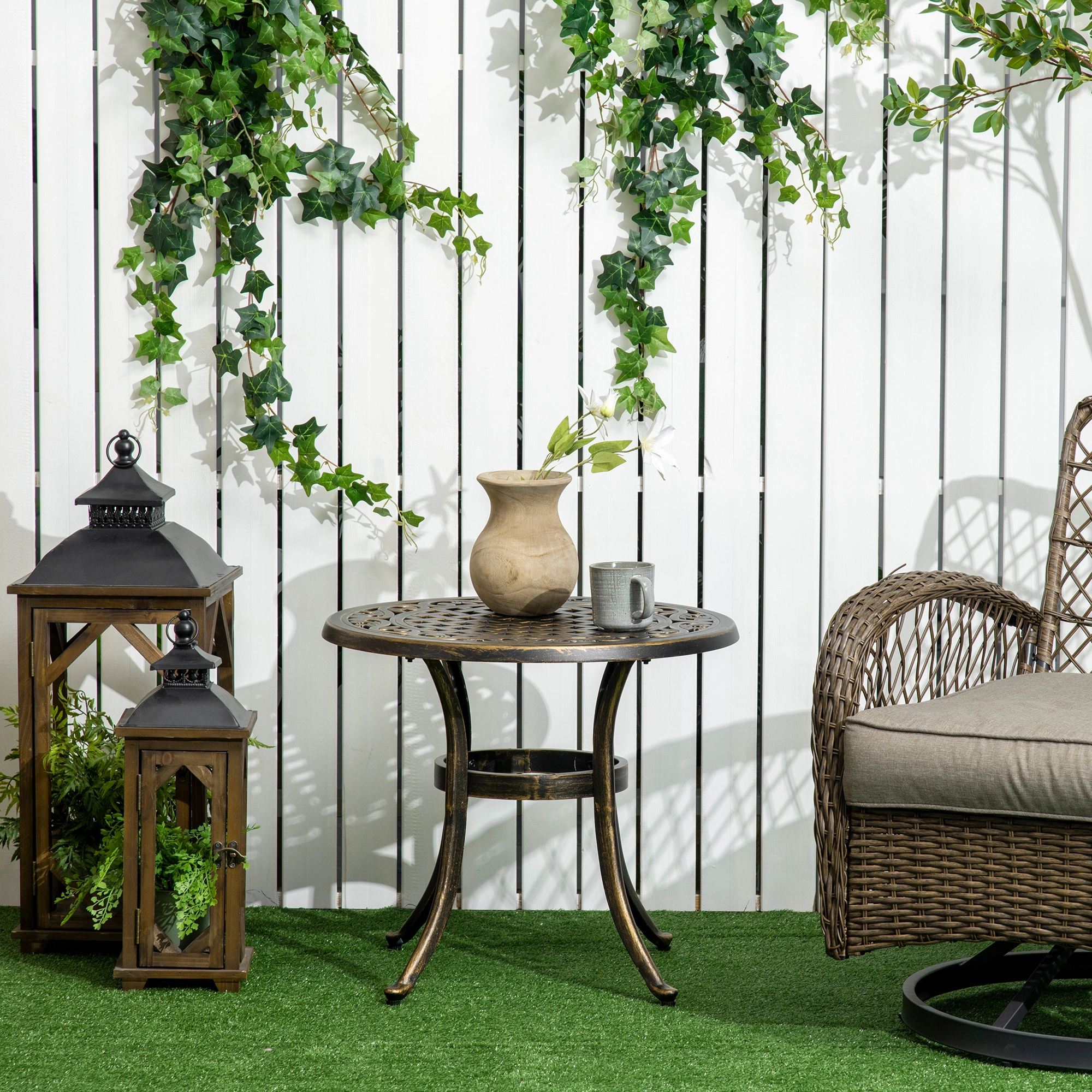 Natural Rattan Coffee Table Round Woven Cocktail Table Sturdy Metal Frame for Living Room Decor view 2